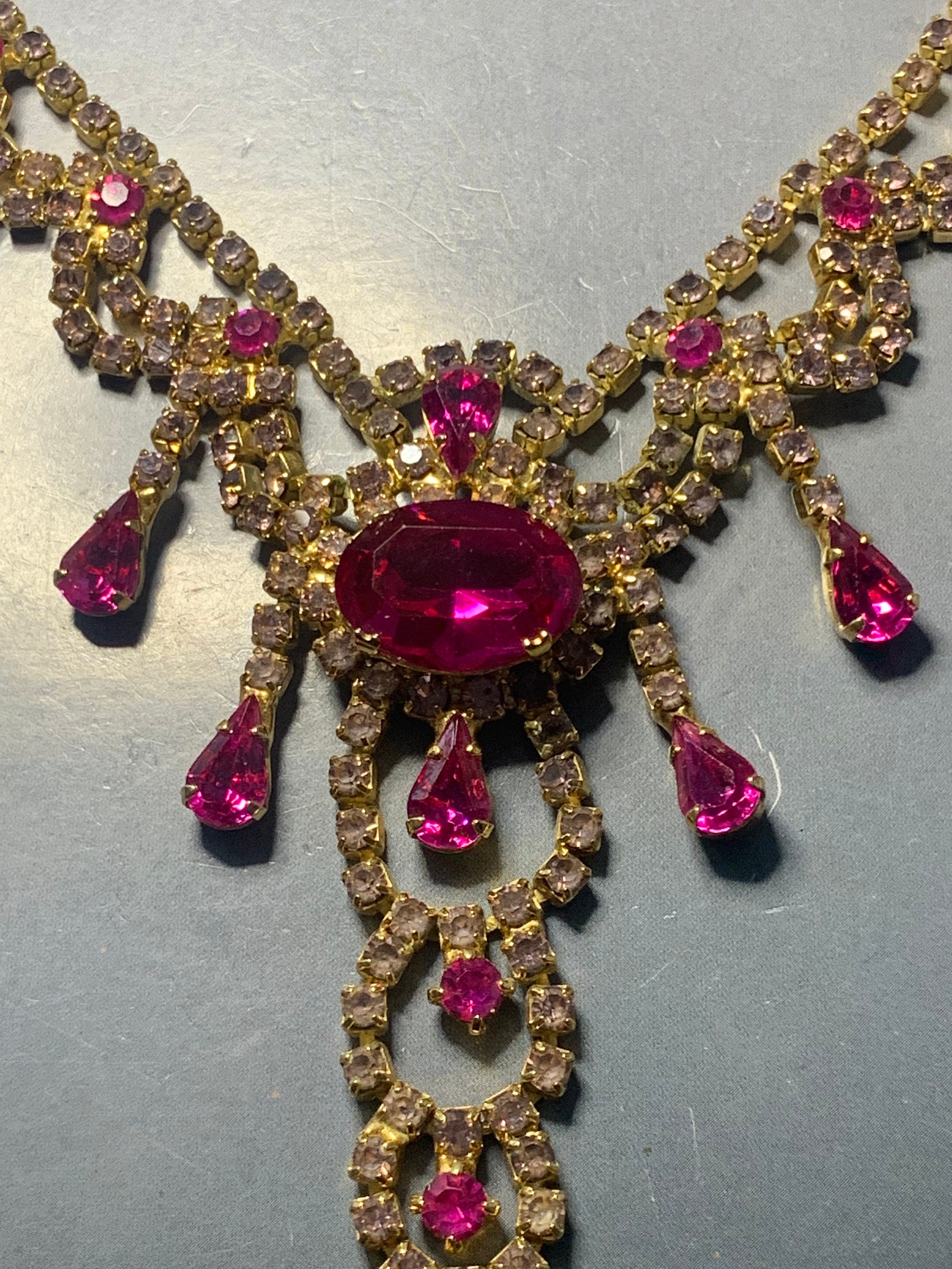 VINTAGE CRYSTAL LAVALIERE Necklace Hot Cerise Pink On Gold Waterfall Statement Sparkling Glamour Evening Party 1950s 1960s Hollywood Couture