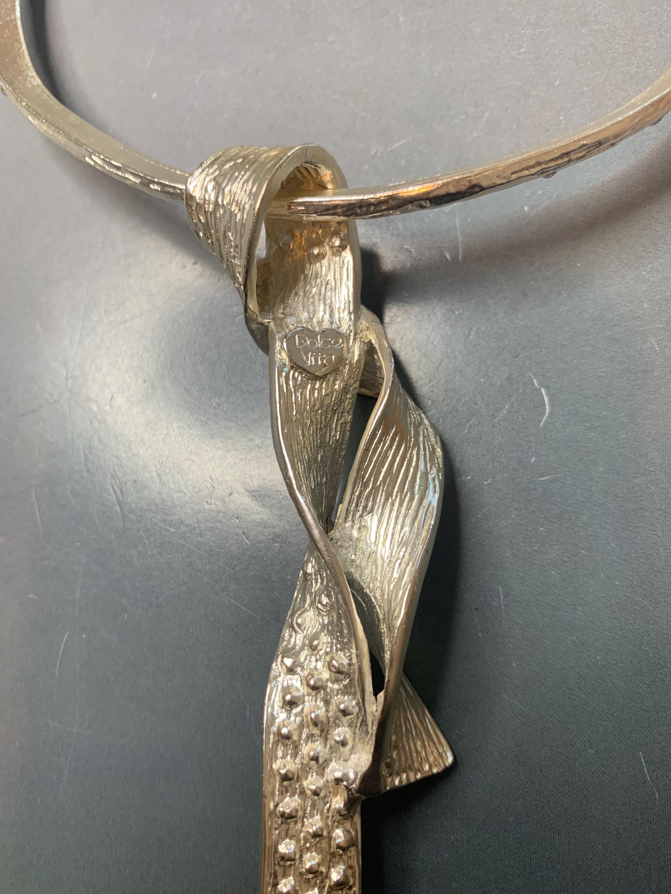 Collier Signé Dolce Vita Rare - Pendentif Artistique Doré Avec Touches Rouges - Longueur 36-40 Cm