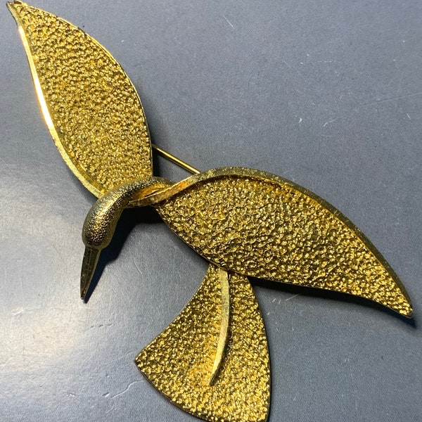 FABULOUS SPHINX SWAN Large Big Bird Gold Vintage 1980's Sculptural Modernist Signed Statement Runway Couture Glamour Avantgarde Xl Brooch