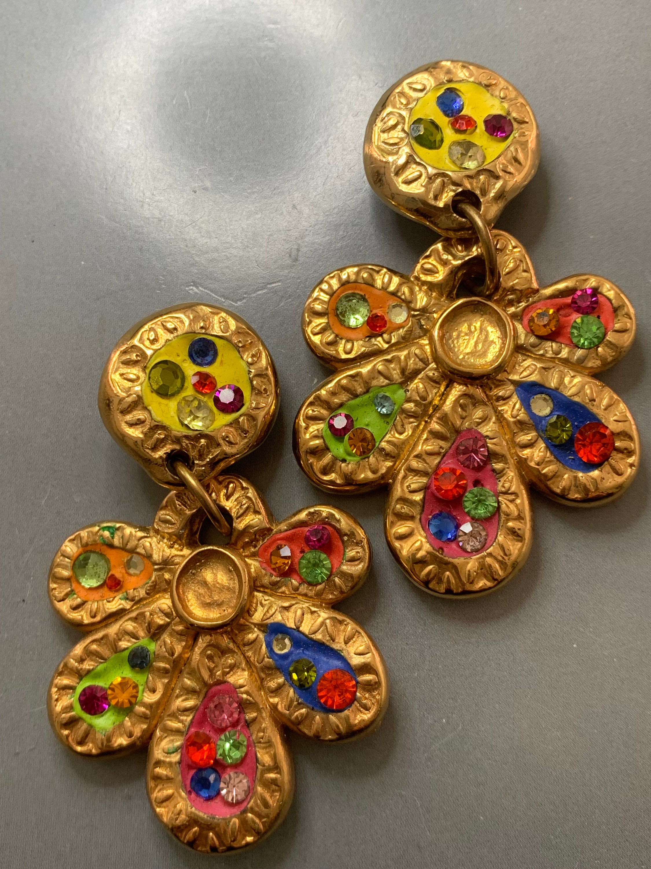 WONDERFUL VINTAGE DESIGNER Jacky De G Huge Gold Ornate Clip