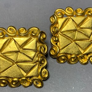 WONDERFUL DESIGNER Vintage FRENCH Il etait une fois Matte Gold Clip On earrings, Statement Glamour Couture paris Runway 1980s Square design
