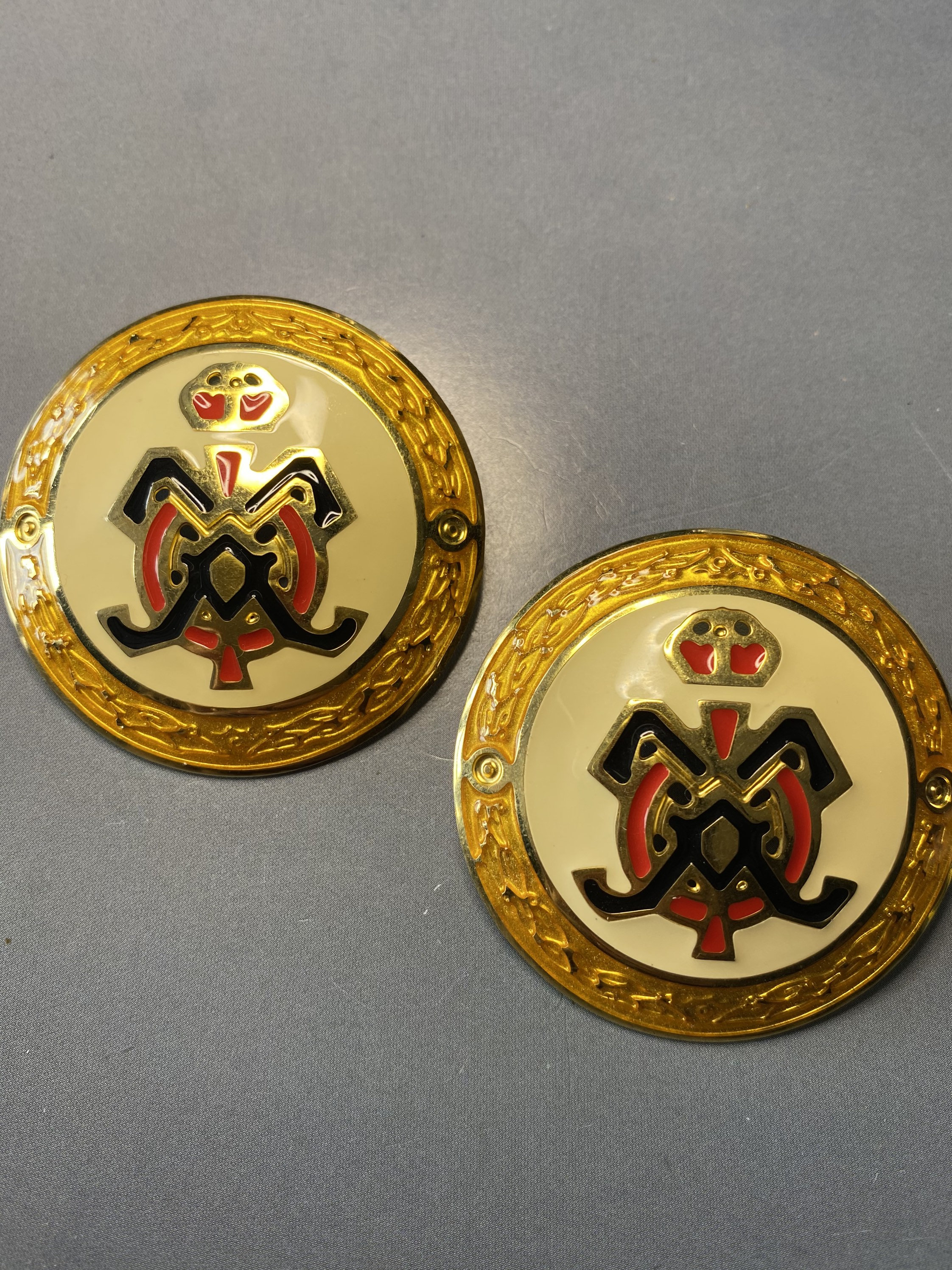 GORGEOUS VINTAGE DESIGNER Edgar Berebi Round Shield Enamelled Gold ...
