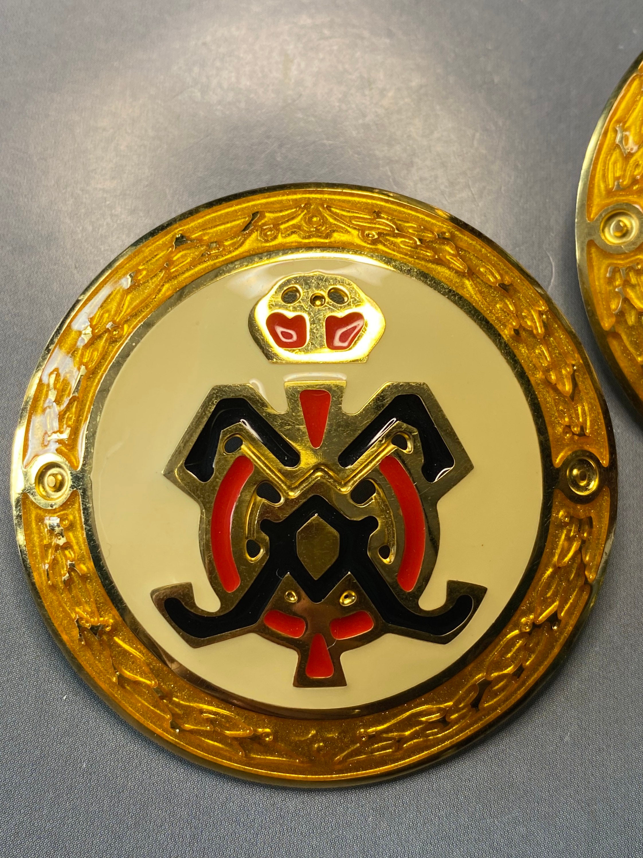 GORGEOUS VINTAGE DESIGNER Edgar Berebi Round Shield Enamelled Gold ...