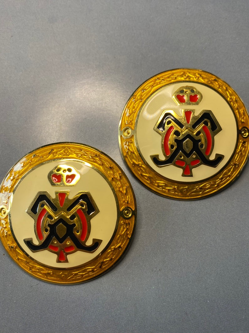 GORGEOUS VINTAGE DESIGNER Edgar Berebi Round Shield Enamelled Gold ...