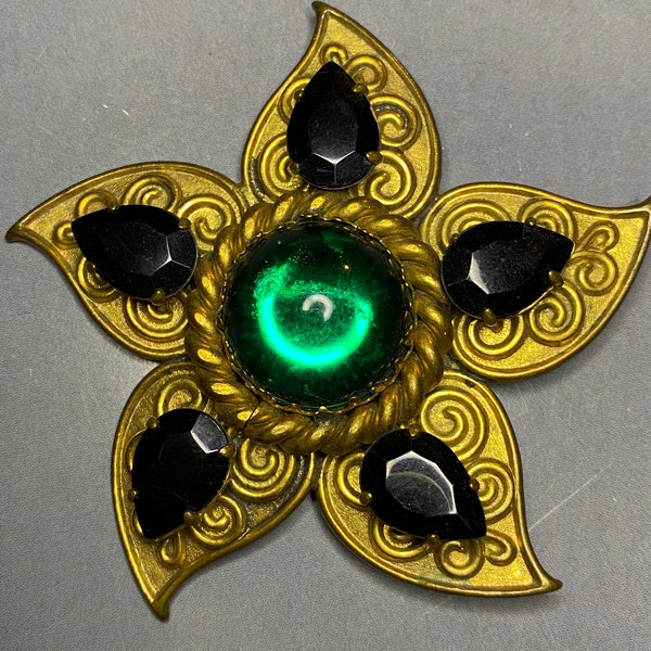 VINTAGE BUTLER And WILSON 1960s Brooch Gold Tone Flower Green Glass Cabochon Black Rhinestones Etruscan Massive Statement Runway Rare Signed
