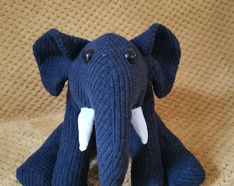 Elefante di peluche ricordo realizzato con i tuoi vestiti