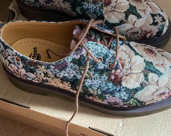 Embroidered floral doc