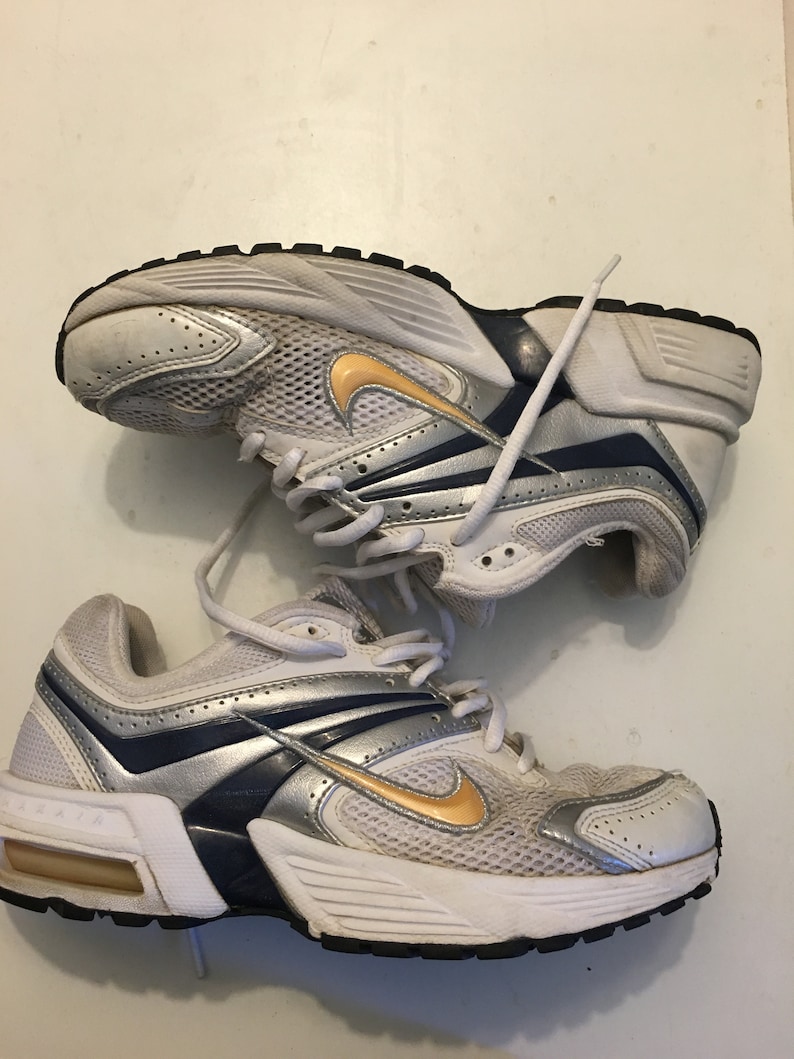 nike chunky sneakers womens