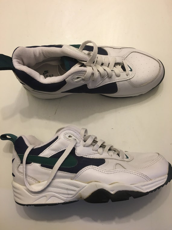 nike chunky sneaker