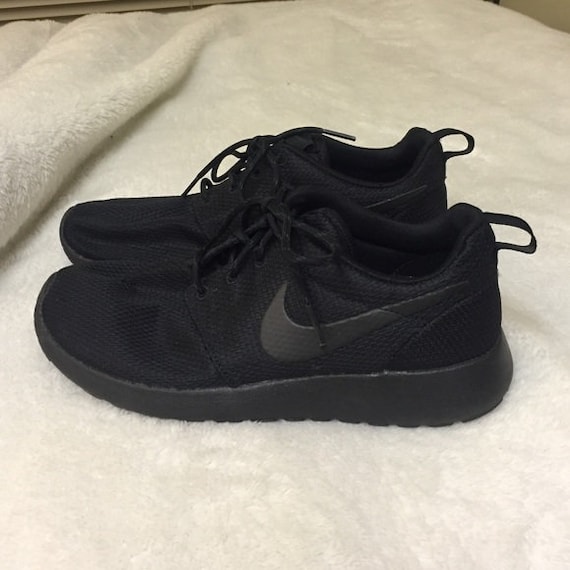 Women black shop nike roshe run