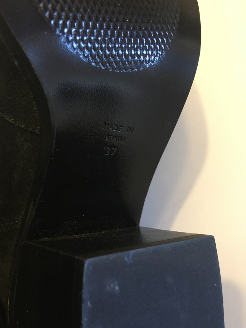 100/% suede thick heel ankle booties