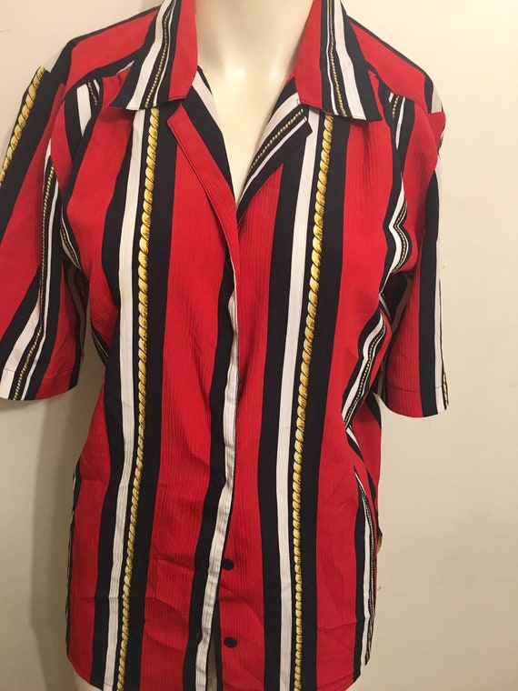 Medium buttons up shirt