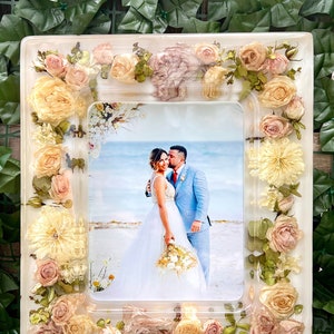 Wedding flowers preservation resin frame/ Picture frame resin deposit listing