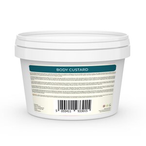 Puede incluir: Tubo de pl&aacute;stico blanco con un c&oacute;digo de barras en blanco y negro y el texto "BODY CUSTARD" en la etiqueta. La etiqueta tambi&eacute;n incluye instrucciones de uso e ingredientes.