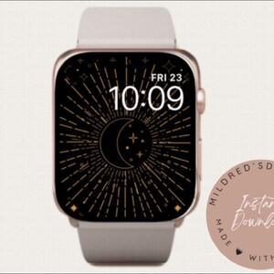 Może przedstawiać: Czarna i złota tarcza zegarka Apple z wzorem półksiężyca i gwiazd. Godzina to 10:09, a data to PT 23. Tarcza zegarka jest otoczona białym paskiem.