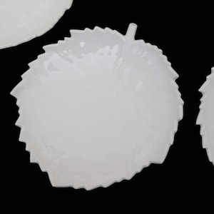 4x Porcelain Leaf Dishes, KPM