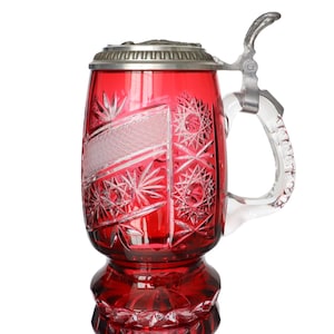 BIERMOK van cranberrykristal met tinnen deksel - gekleurd kristal - NACHTMANN