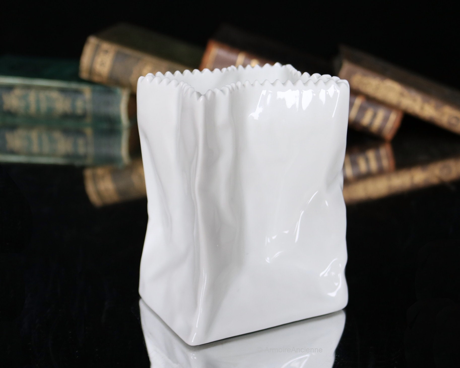 Kleine Porzellan Vase im Papiertüten-Design 10 cm, ROSENTHAL Do Not Litter Collection