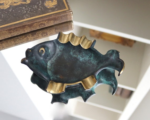 魚のデザインが施された重厚な真鍮製灰皿 - Etsy 日本