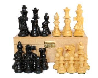 Staunton Chess Set with Board, King 3.34" (8,5 cm) - Large Chessmen in Black & Lacquered Boxwood