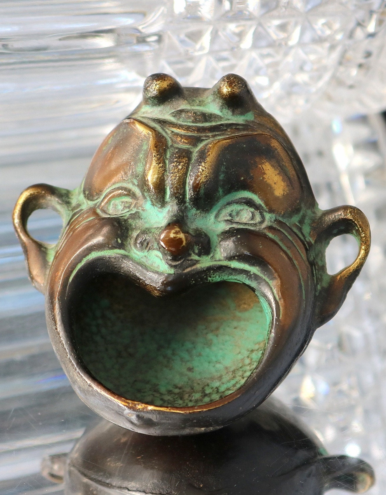 悪魔の顔 彫刻 金属製 カップ付き　アンティーク　ヴィンテージ 灰皿 悪魔の顔 彫刻 金属製 カップ付きアンティークヴィンテージ 灰皿