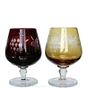 2x grote COGNAC-bril - gekleurd kristal - geslepen druivenpatroon