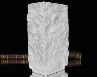 Jarrón XL grande de porcelana bisque, patrón fósil de concha de amonita blanca - AK KAISER