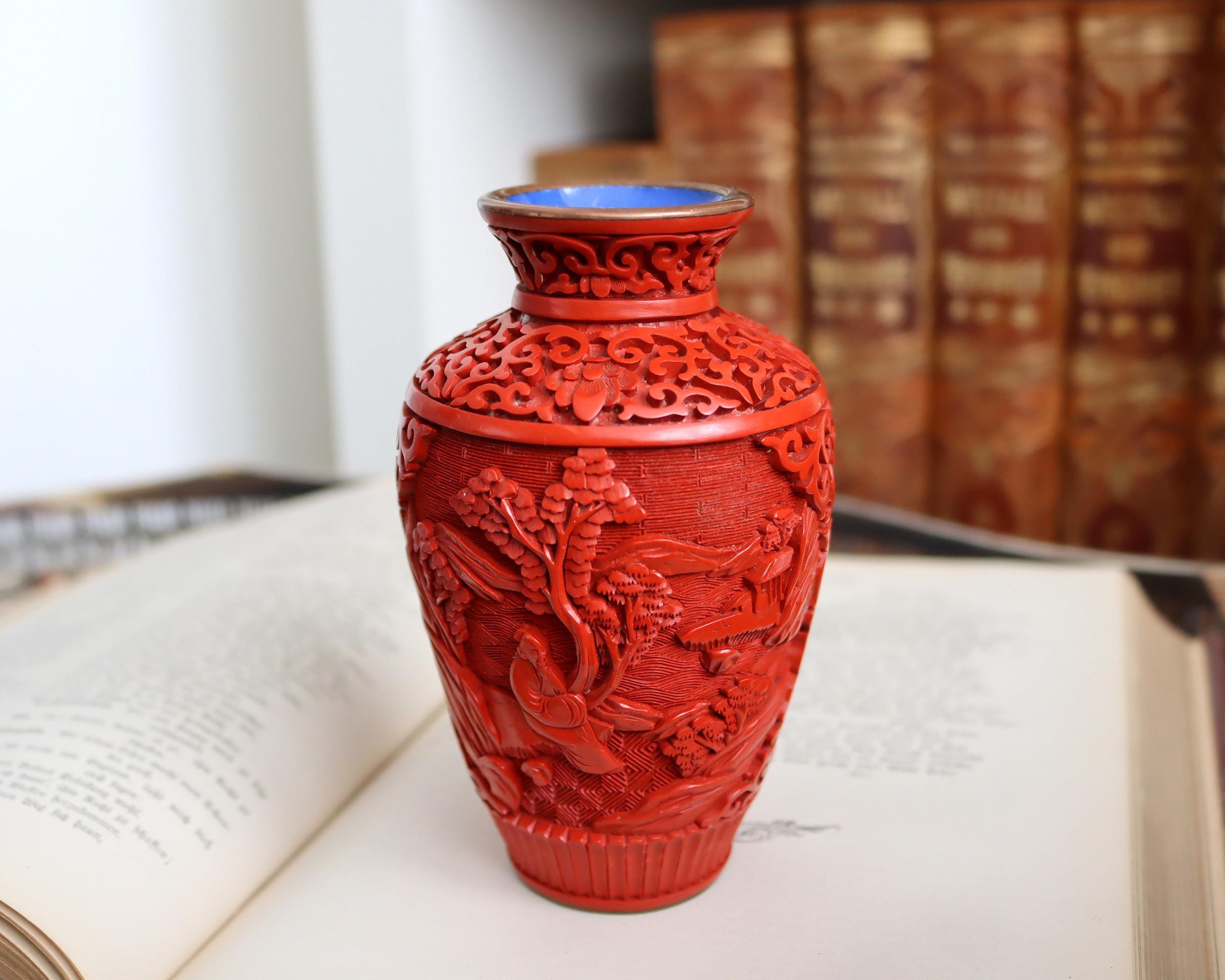 小さな辰砂の花瓶 - 彫刻された赤い漆のシノワズリ - Etsy 日本
