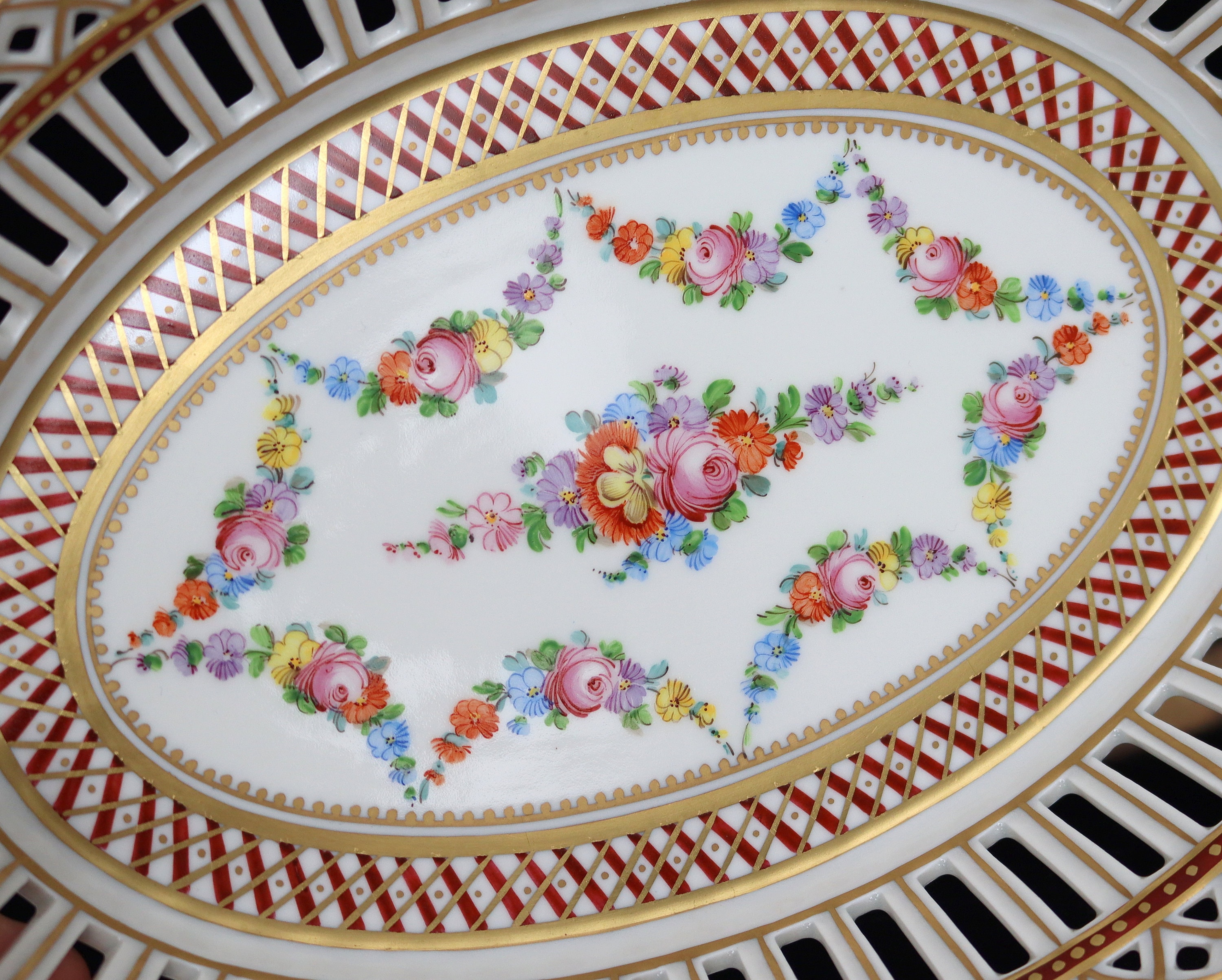 ドレスデン 透かし彫りバスケットボウル 手描きの高級磁器 花柄