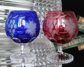 2 grands verres à cognac avec superposition et motif raisin