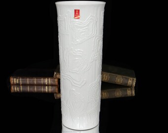 Jarrón grande de porcelana blanca con diseño en relieve - AK KAISER