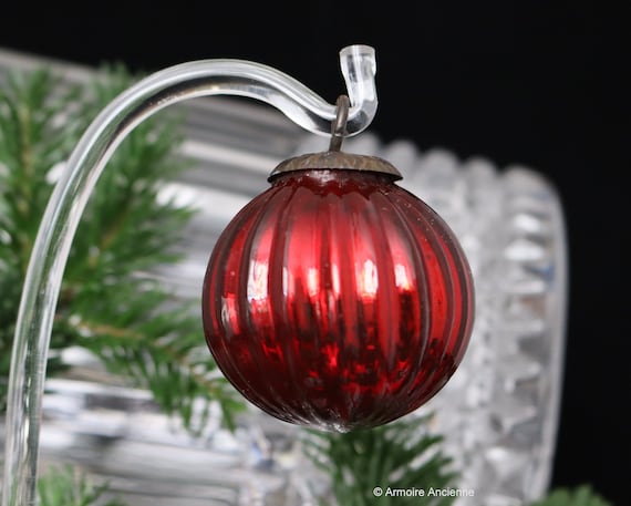 Red glass christmas tree ornaments outlet