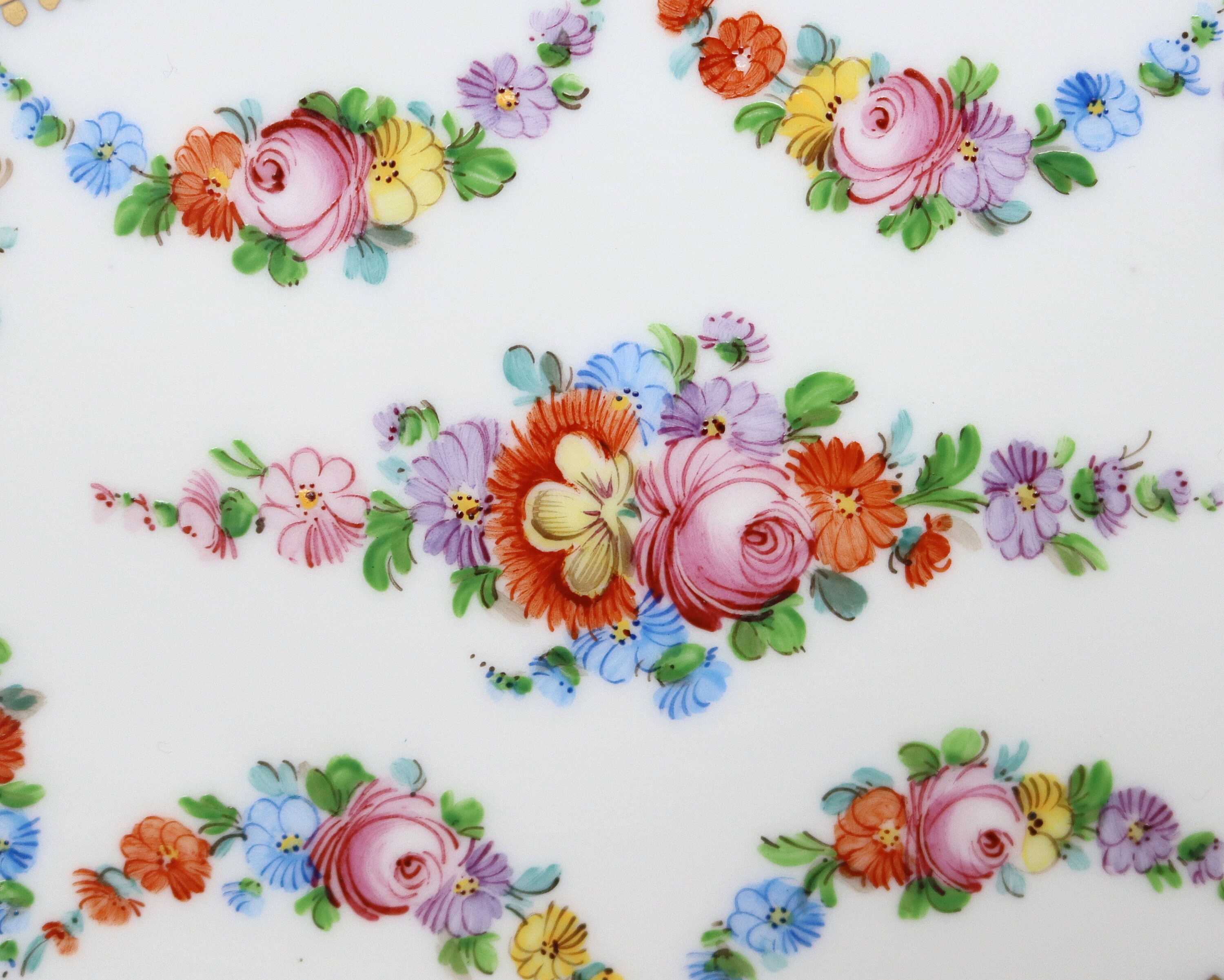 ドレスデン 透かし彫りバスケットボウル 手描きの高級磁器 花柄