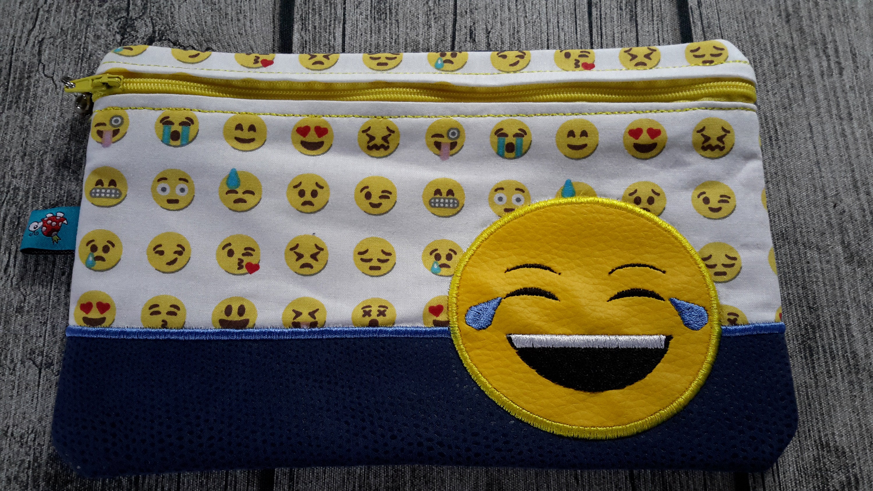 Smiley Sicherheitsanhänger SMILE für Schulranzen ,Taschen , Koffer  reflektierend, signalgelb , 5cm : : Fashion