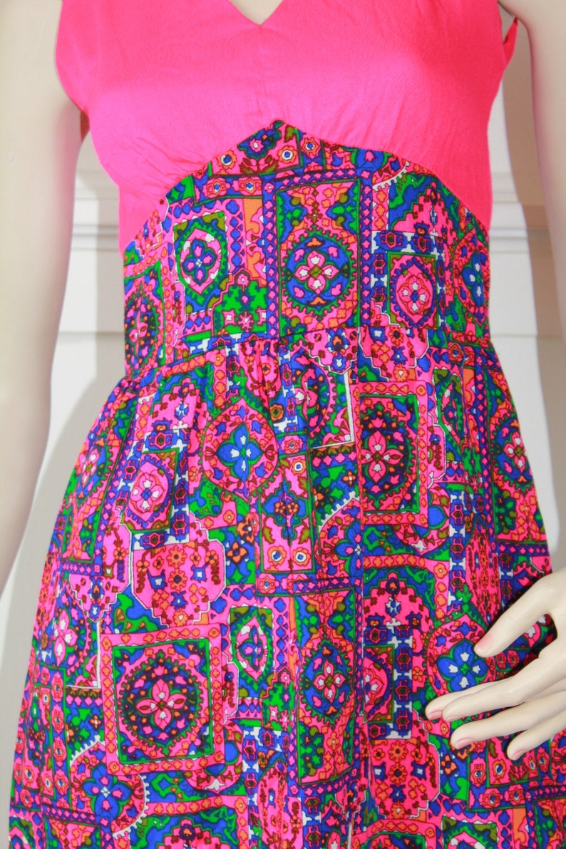 size S M waist 28 60/'s hot Pink Patterned Psychedelic Dress