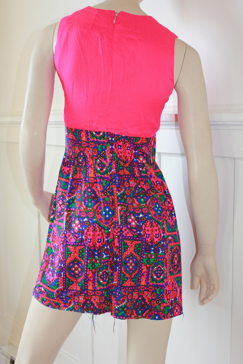 size S M waist 28 60/'s hot Pink Patterned Psychedelic Dress