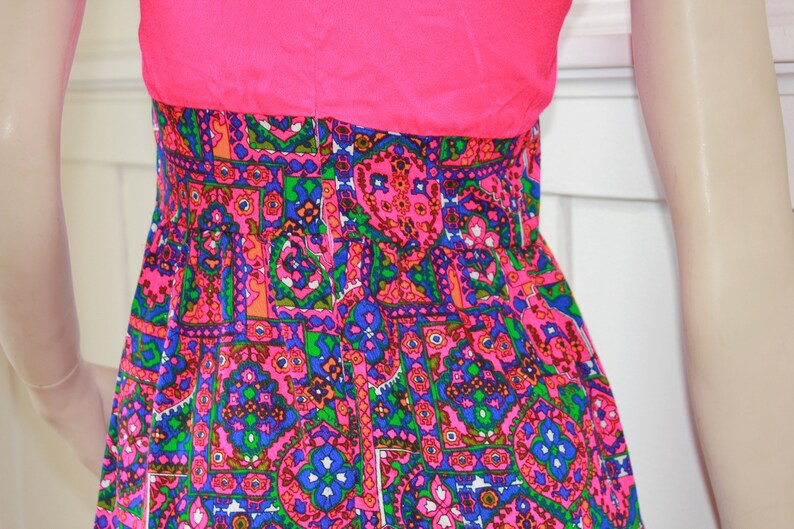 size S M waist 28 60/'s hot Pink Patterned Psychedelic Dress
