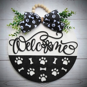 Welcome Door Hanger / We Hope You Like Dogs / Dog Decor / Porch Decor / Front Door / Dog Sign / Paw Prints / Hope you like Cats / dog decor