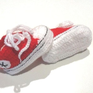 Crochet booties, &quot;converse type&quot;