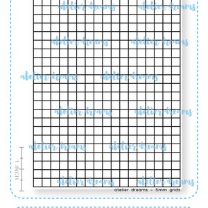Peut inclure: Un ensemble de six feuilles de papier quadrillé imprimables de 4x6 pouces avec des grilles de 5 mm. Les feuilles sont en noir et blanc avec le texte "atelier dreams - 5mm grids" en bas. Le texte "Atelier Dreams Available atelierdreams.etsy.com Avail on Etsy 4x6 set "5MM Grids" est en bas de l'image.