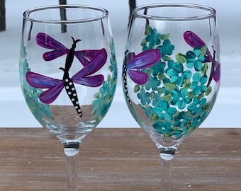 Dragonfly Wine Glass, Hydrangea Wine Glass, Flower Wine Glass, Floral Wine Glass, Spring Wine Glass, Hand Painted Floral Wine Glass