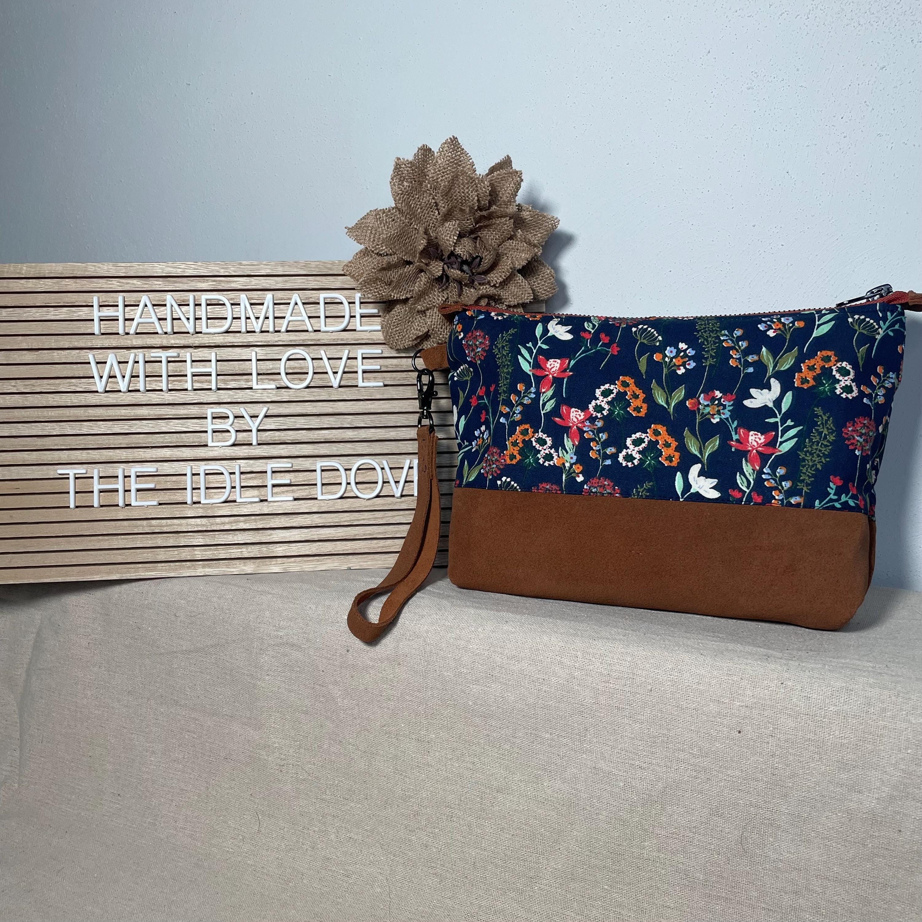 Minimalist Leather Wristlet Purse - Zipper Clutch Wallet Bag, Handmade Accessory for Women