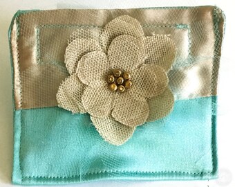 Pochette porte-alliances aqua et beige pour chien ou chat