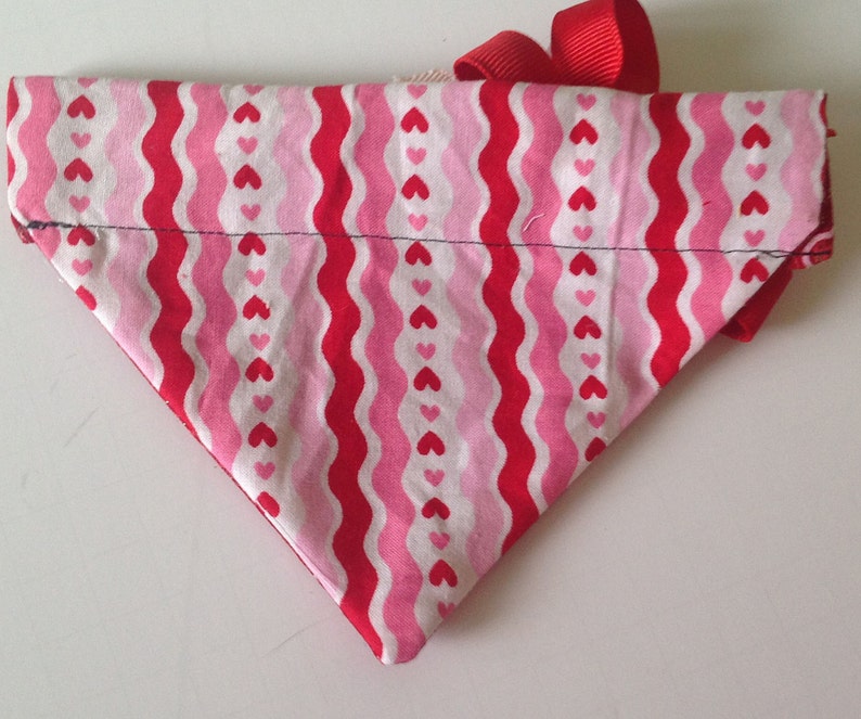 Hearts /& Stripes Embroidered Valentines Day Bandana for Dogs and Cats