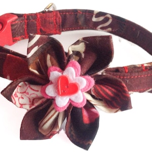 Valentine&#39;s Chocolate Candy Flower Collar for Dogs and Cats