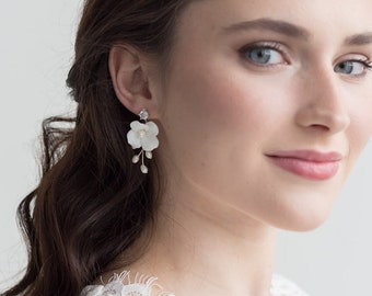 Wedding Earrings Pearl, Bridal Earrings, Flower Crystal Earrings, Earrings for Brides, Pearl Earrings, Joan Pearl Flower Earrings