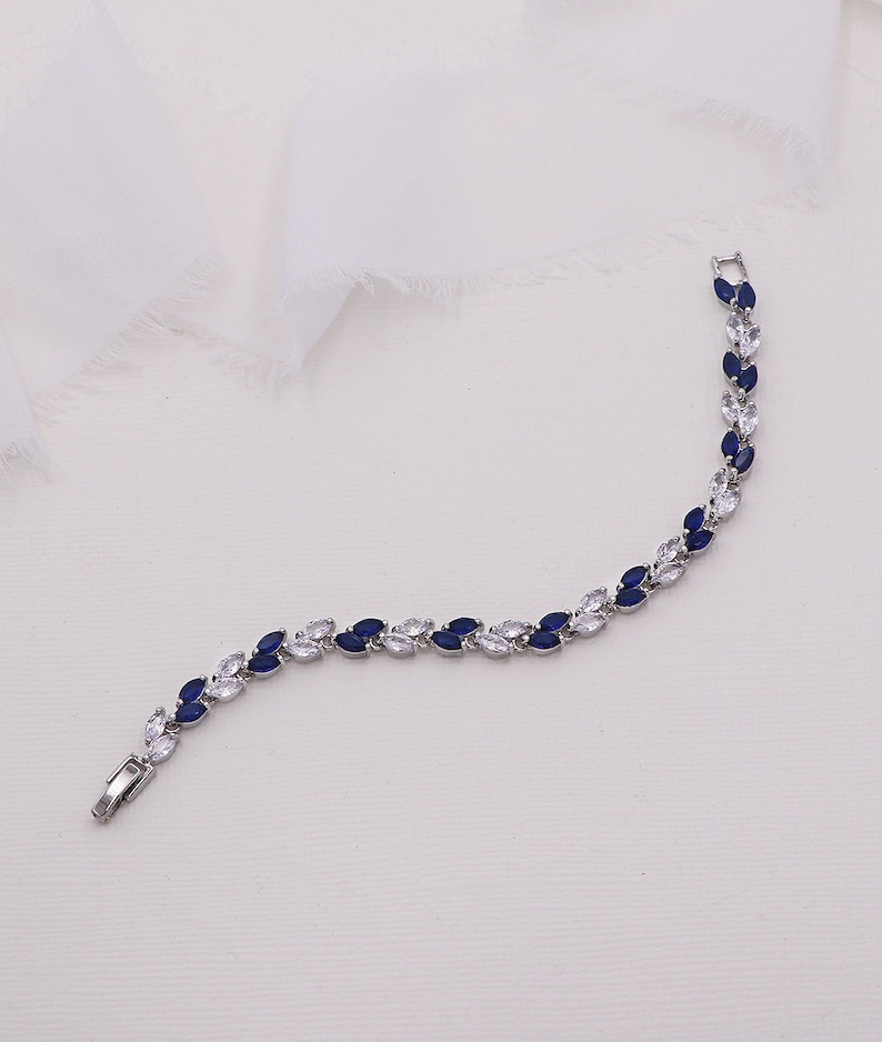 Parure de bijoux bleu saphir, parure de mariage feuille bleu marquise, parure de collier boucles d'oreilles bleus, parure de bijoux Evelyn bleu saphir et transparent image 6