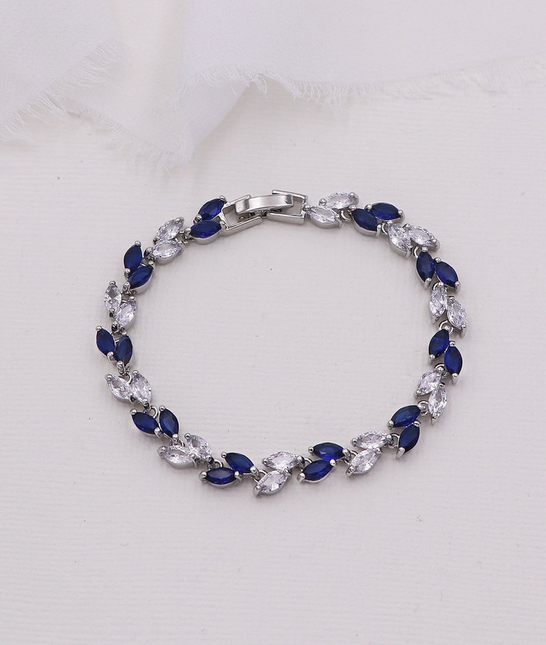 Parure de bijoux bleu saphir, parure de mariage feuille bleu marquise, parure de collier boucles d'oreilles bleus, parure de bijoux Evelyn bleu saphir et transparent image 5