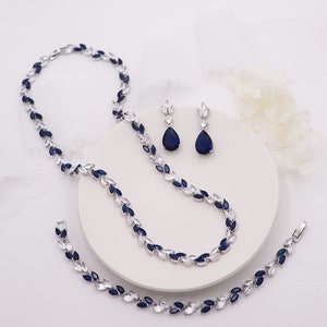 Parure de bijoux bleu saphir, parure de mariage feuille bleu marquise, parure de collier boucles d'oreilles bleus, parure de bijoux Evelyn bleu saphir et transparent image 3