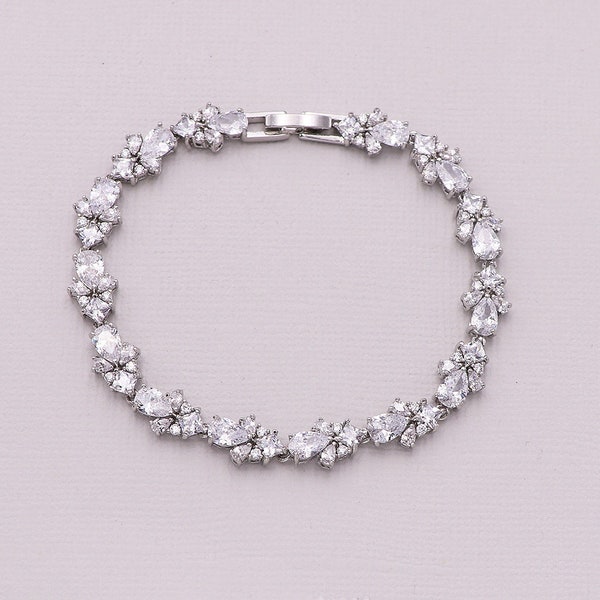 Brides Bracelet, Wedding Bracelet, bridal jewelry, crystal wedding Bracelet, bridal bracelet, Pear Drops Bracelet